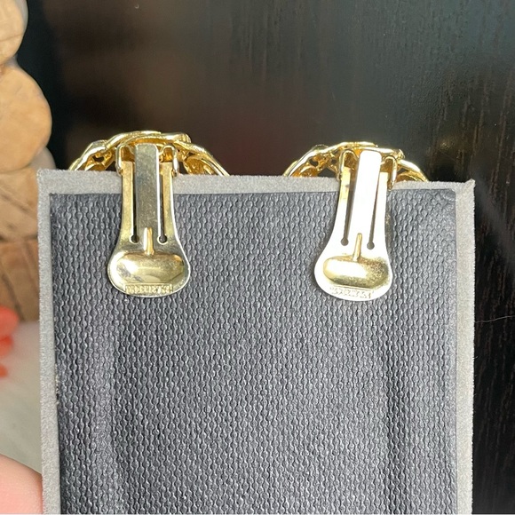 3 for $10 🛍️ Vintage Chunkly Gold Trim Round Ivory Pearl Clip-On Earrings - Picture 4 of 5